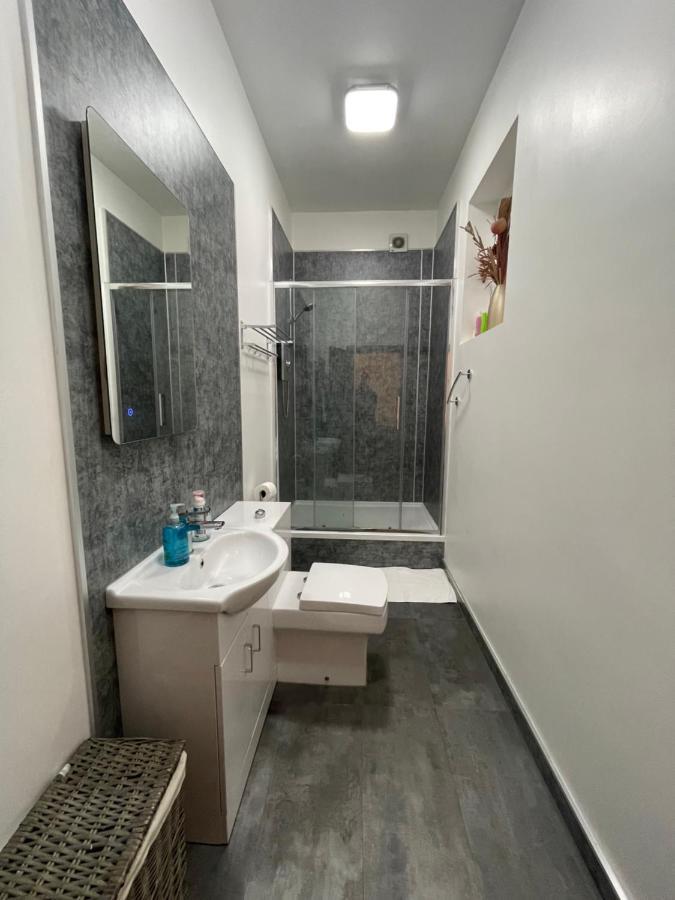 Premier 2 Bed Flat C Apartment Broxburn Ngoại thất bức ảnh